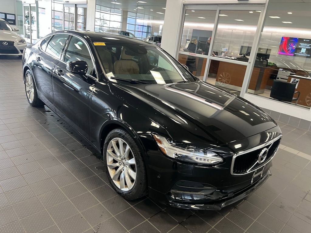 Used 2017 Volvo S90 Momentum
