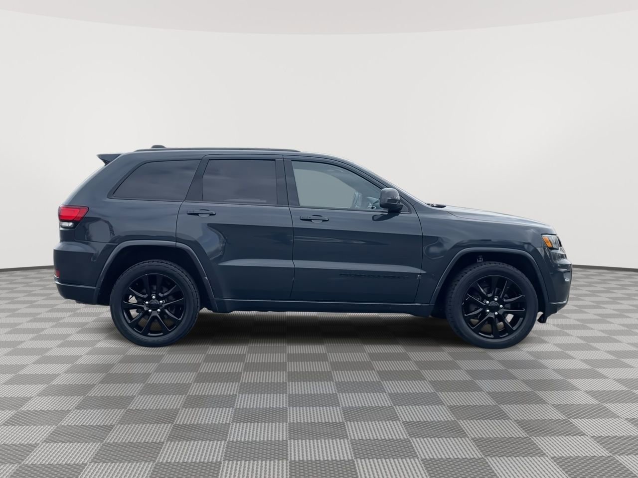 Thumbnail: 2017 Jeep Grand Cherokee - 9