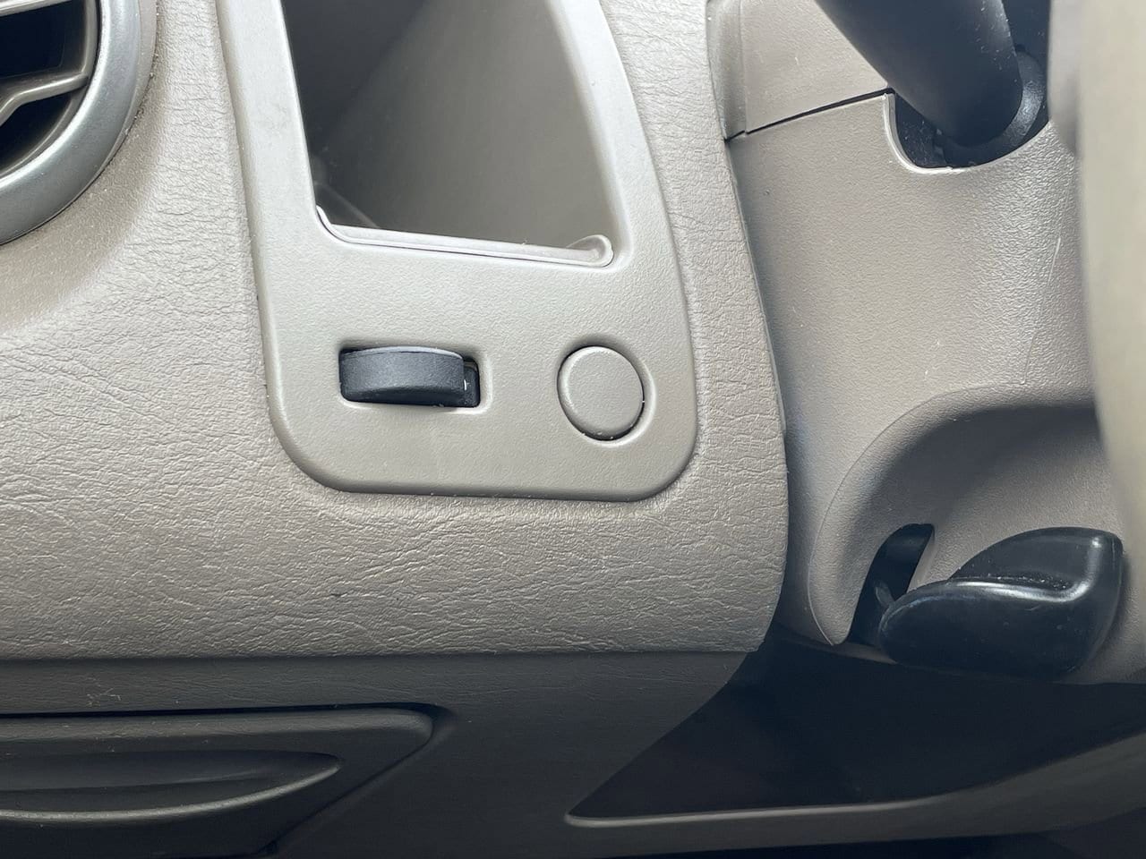 Thumbnail: 2005 Saturn Ion - 23