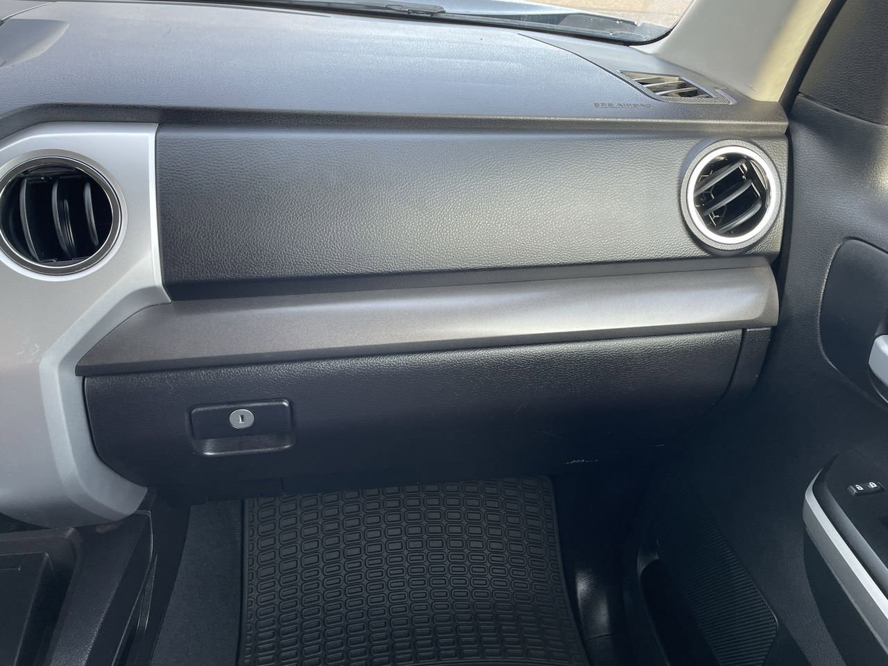 Thumbnail: 2015 Toyota Tundra - 16