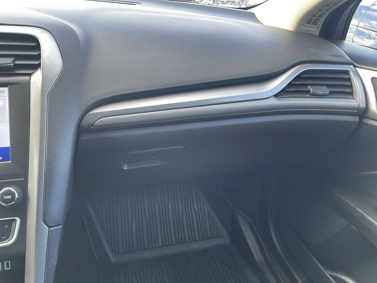 Thumbnail: 2020 Ford Fusion - 16