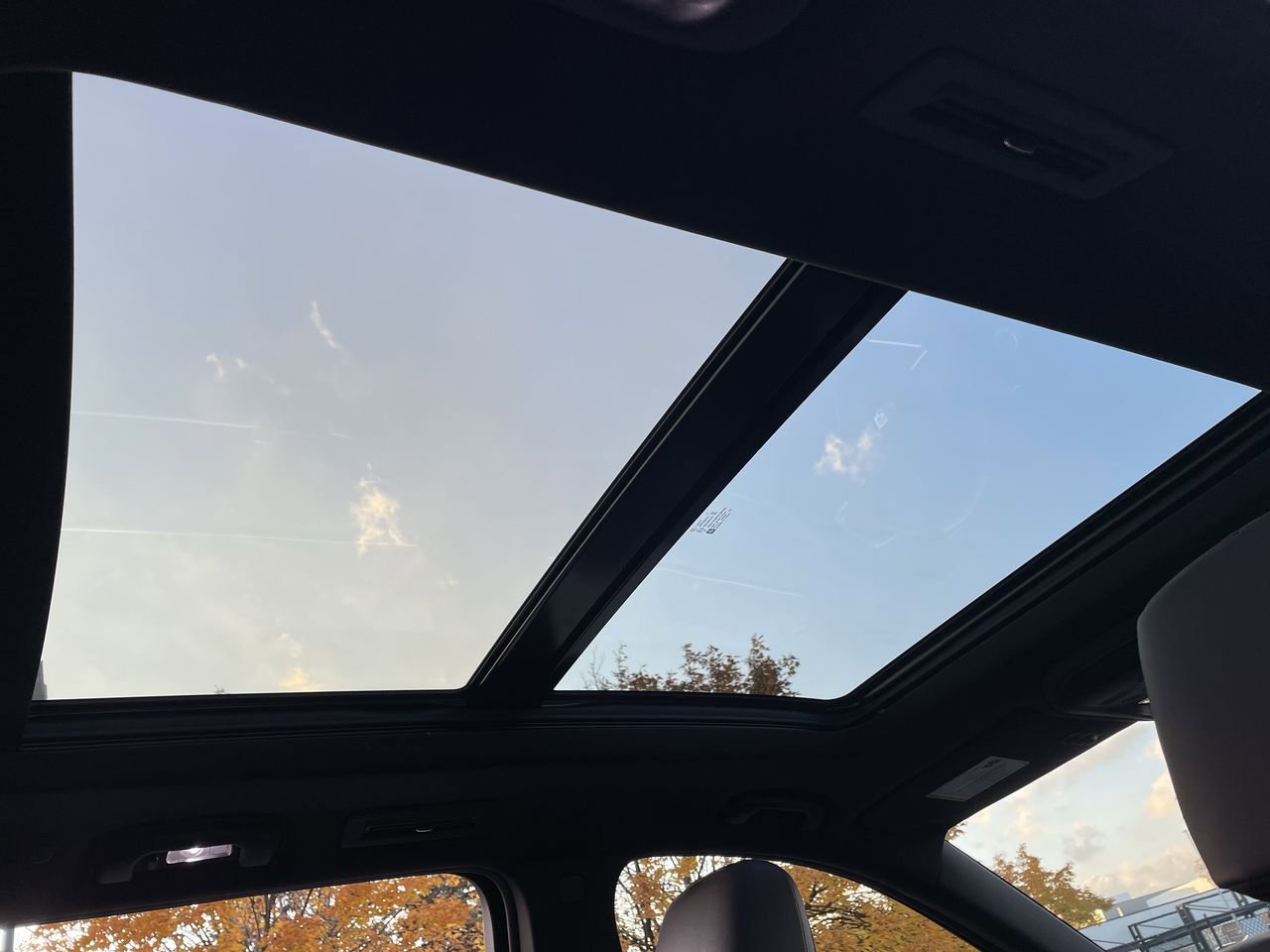 Thumbnail: 2022 Cadillac XT6 - 22