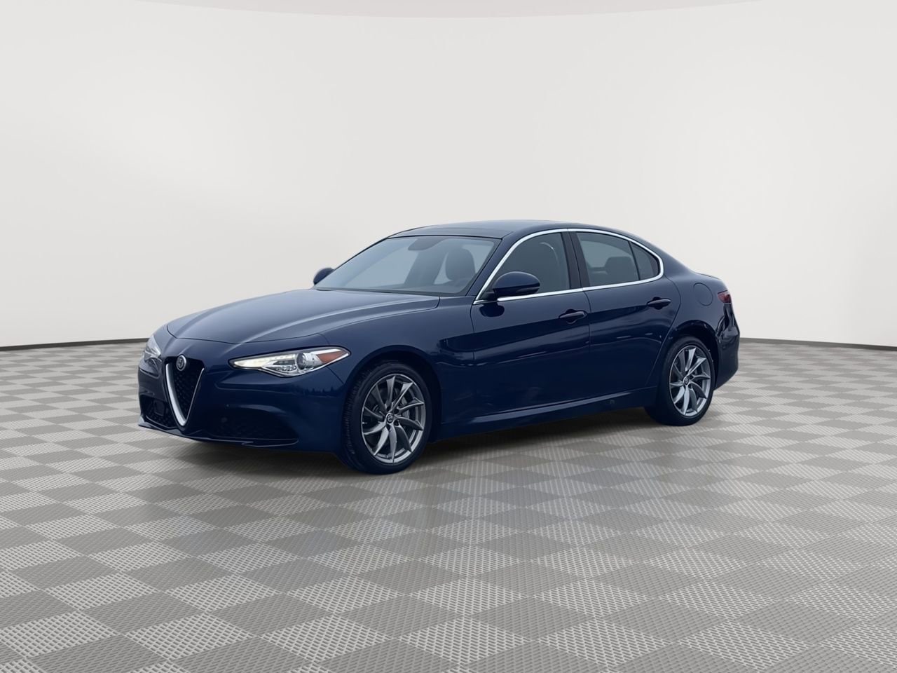 Thumbnail: 2019 Alfa Romeo Giulia - 4