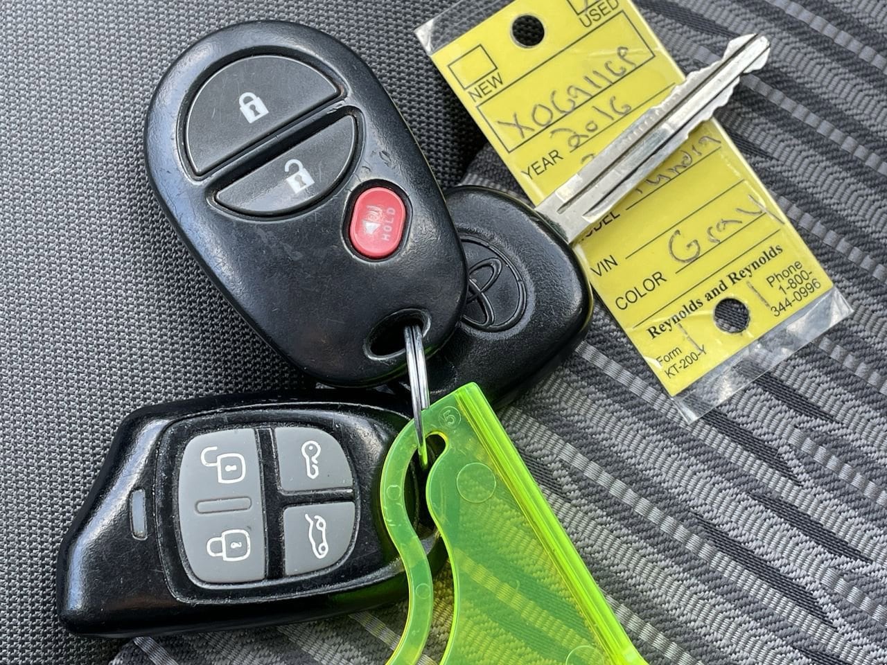 Thumbnail: 2016 Toyota Tundra - 28