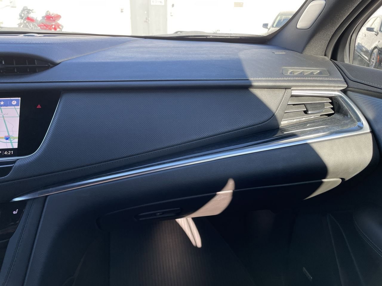 Thumbnail: 2024 Cadillac XT5 - 16