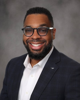 Staff member Darius Thompson from ID_82e5e7f5509e