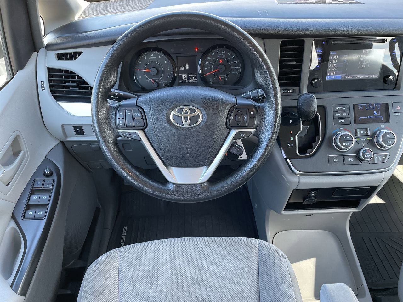 Thumbnail: 2017 Toyota Sienna - 11