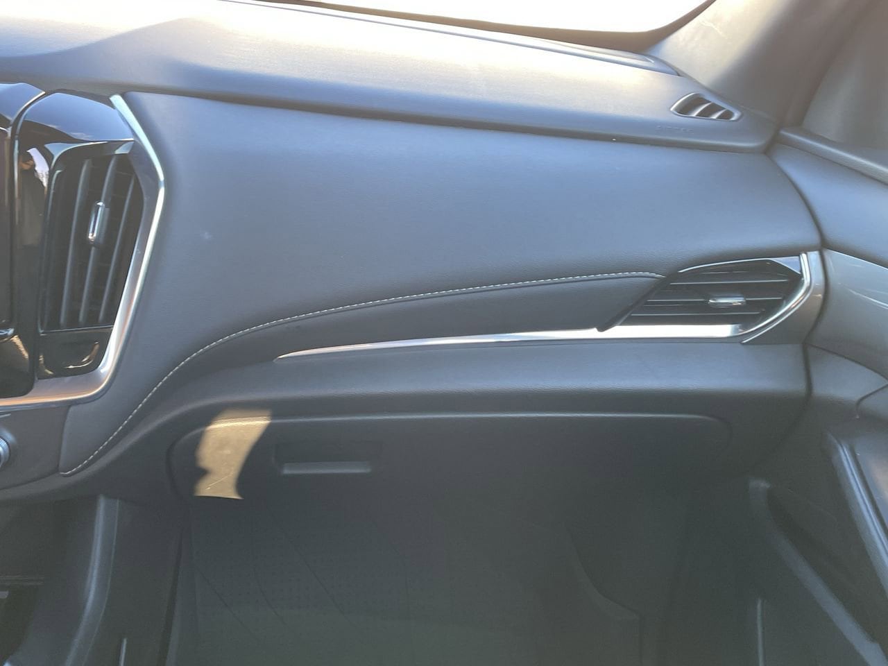 Thumbnail: 2023 Chevrolet Traverse - 16