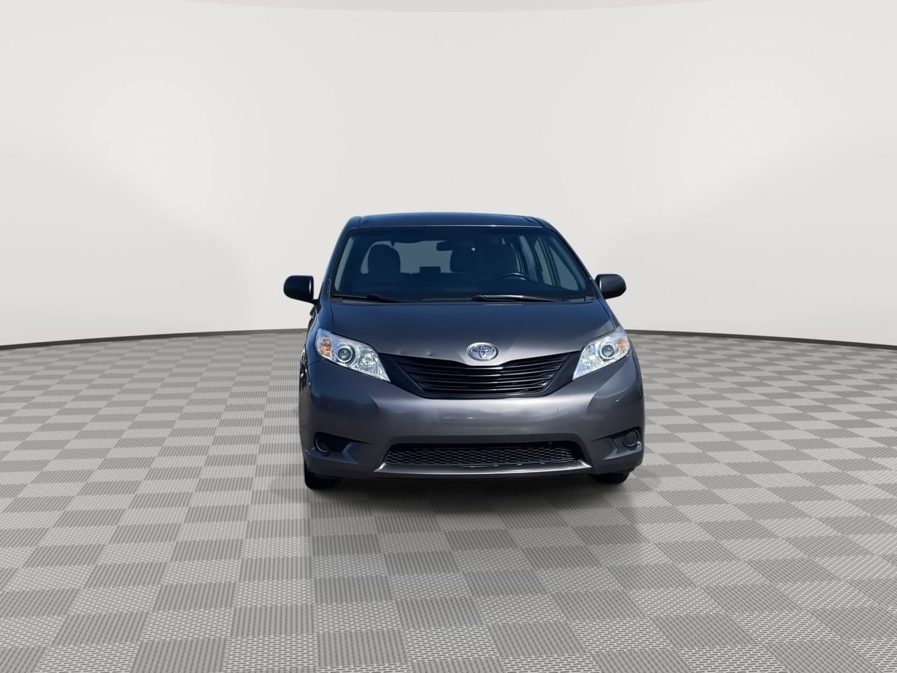 Thumbnail: 2017 Toyota Sienna - 3