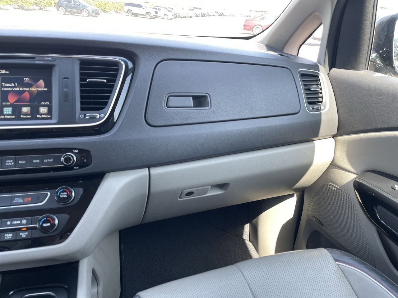 Thumbnail: 2016 Kia Sedona - 16