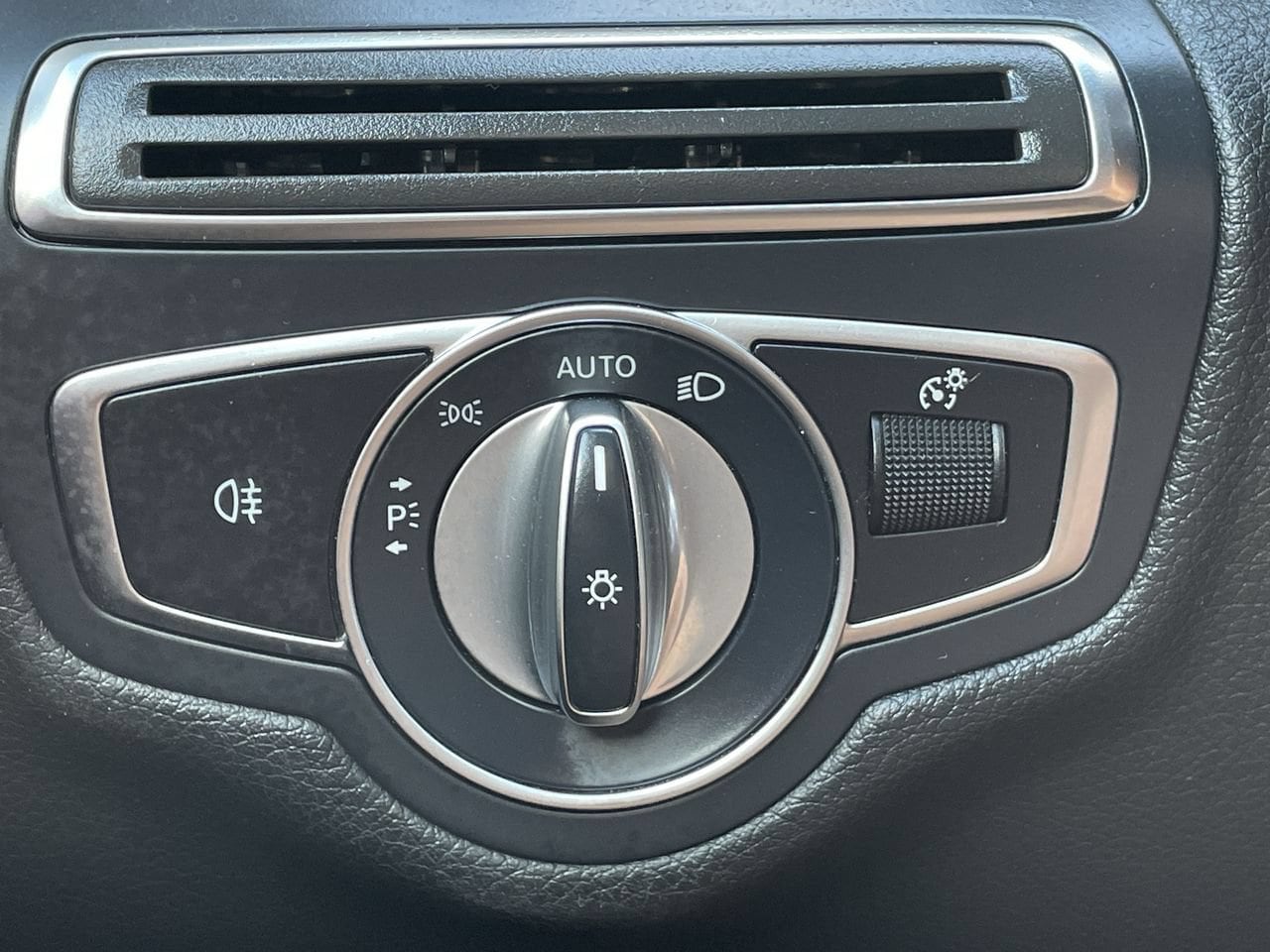 Thumbnail: 2021 Mercedes-Benz C-Class - 28