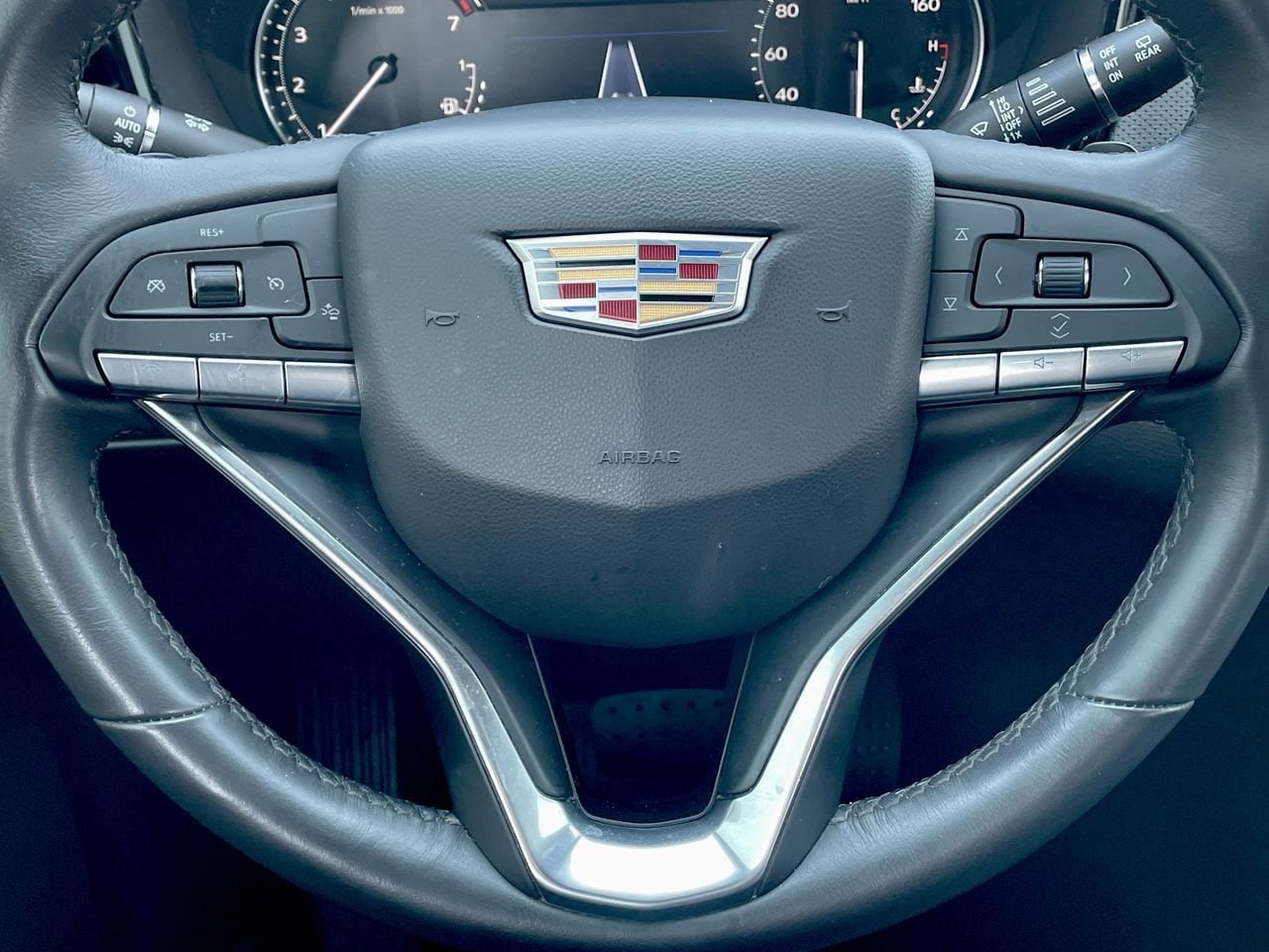 Thumbnail: 2025 Cadillac XT6 - 10