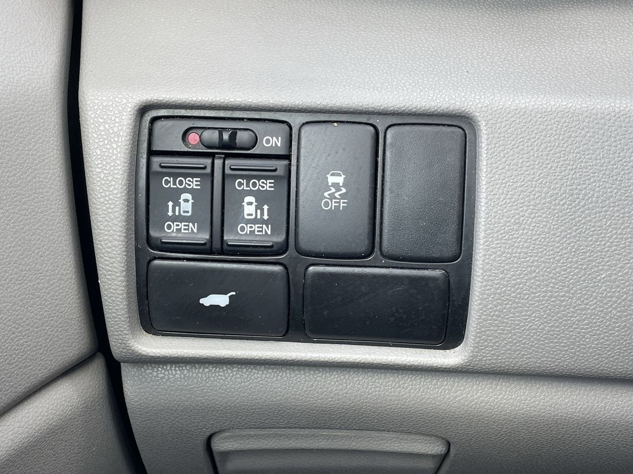 Thumbnail: 2013 Honda Odyssey - 28