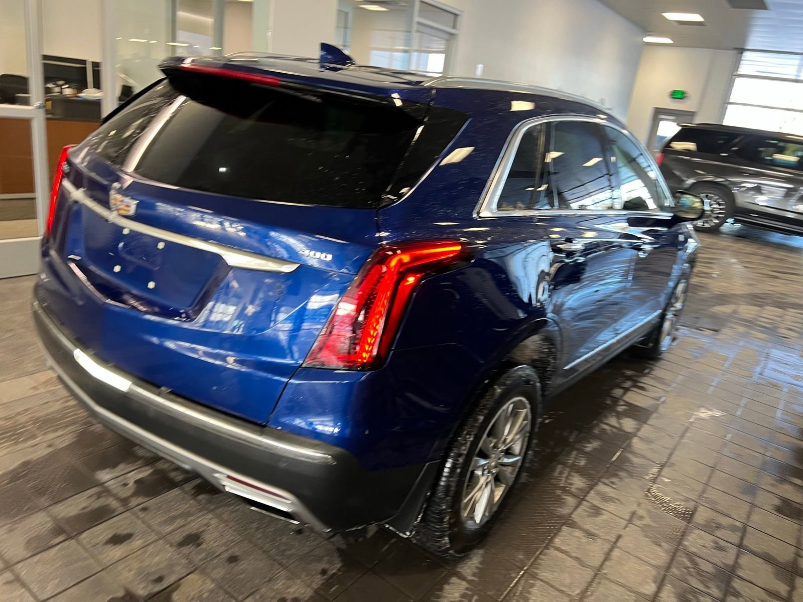 Thumbnail: 2023 Cadillac XT5 - 3