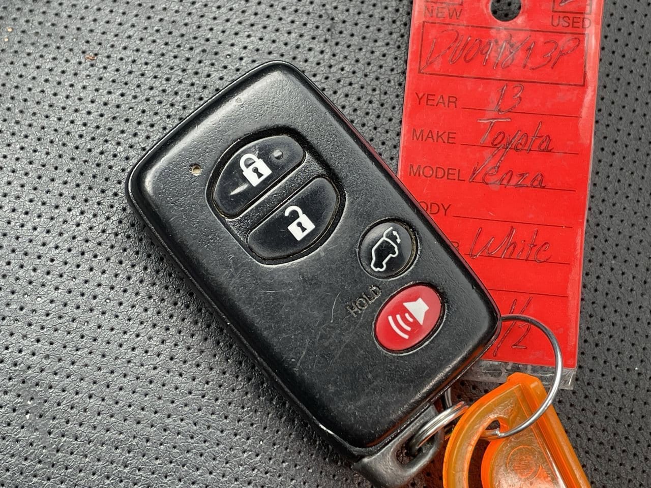 Thumbnail: 2013 Toyota Venza - 31