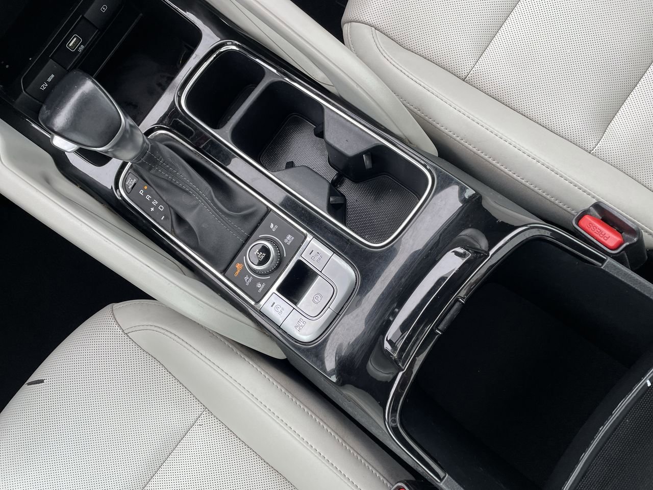 Thumbnail: 2021 Kia Telluride - 25