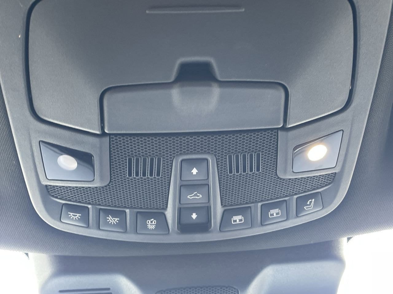 Thumbnail: 2024 Lincoln Navigator L - 32