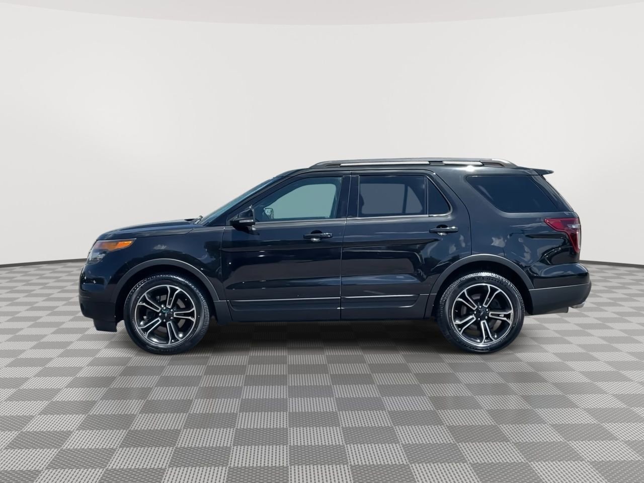 Thumbnail: 2015 Ford Explorer - 5