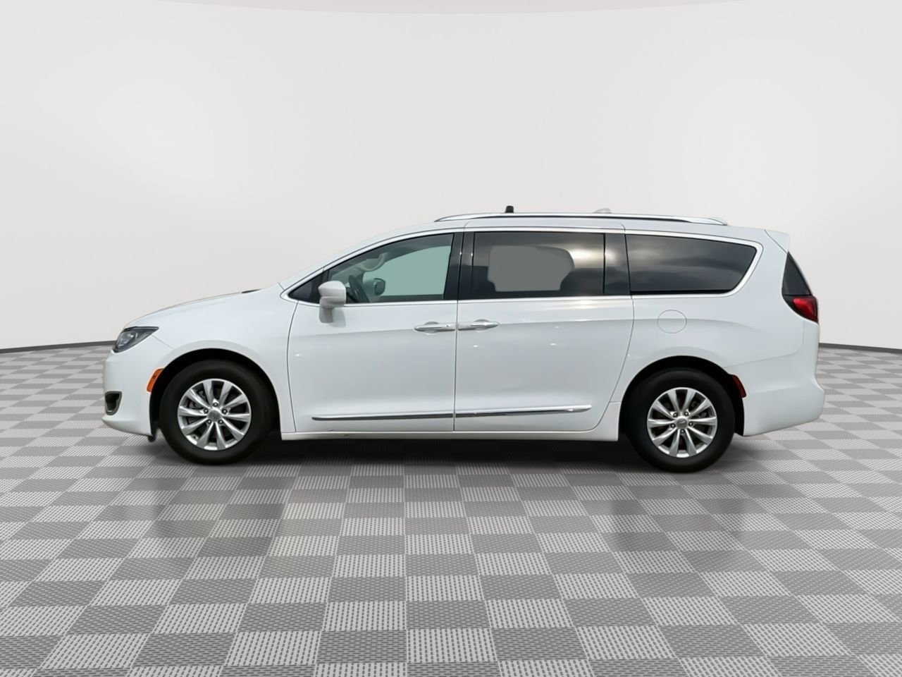 Thumbnail: 2019 Chrysler Pacifica - 5
