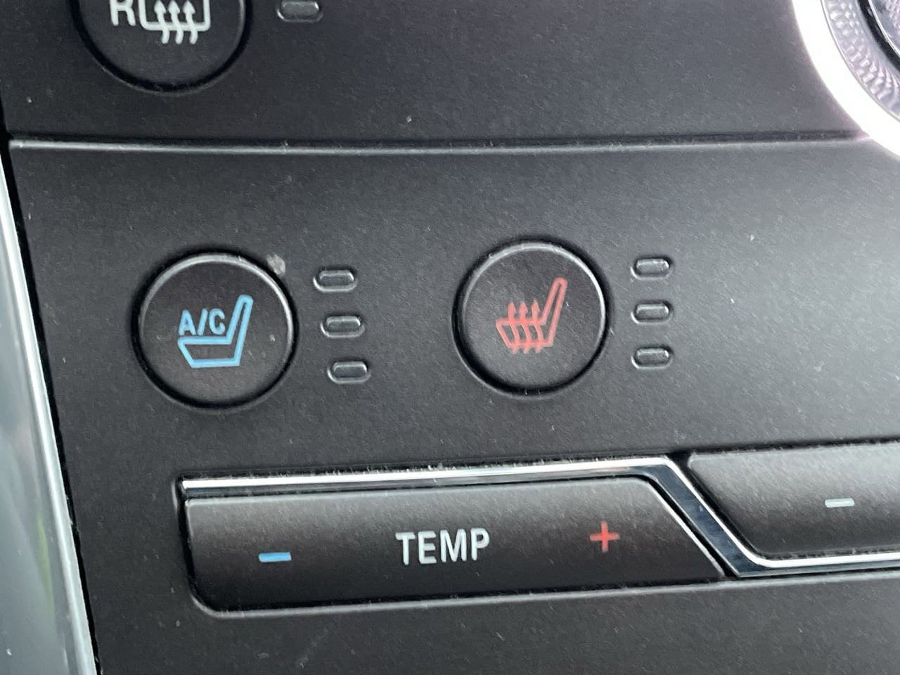 Thumbnail: 2018 Ford Edge - 24