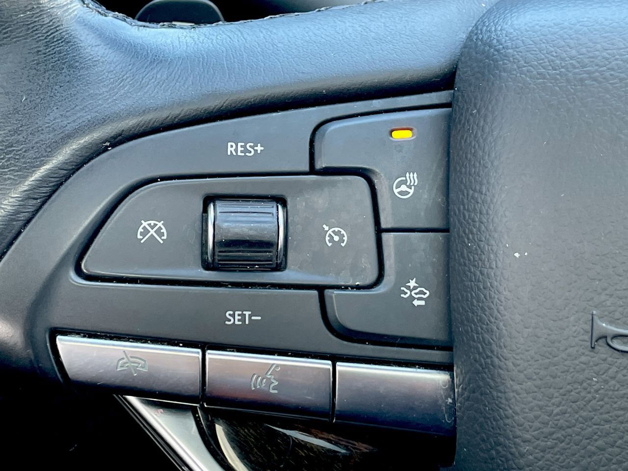 Thumbnail: 2021 Cadillac XT6 - 24