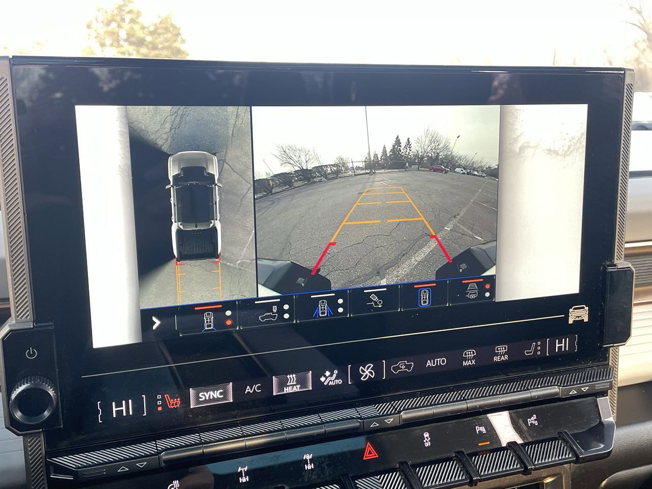 Thumbnail: 2022 GMC Hummer EV - 28