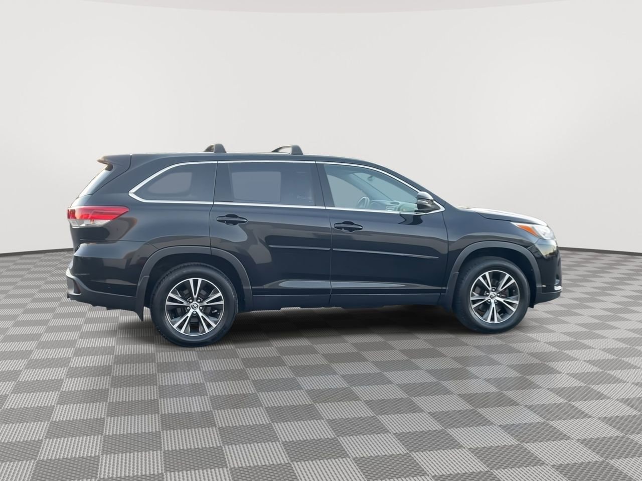 Thumbnail: 2019 Toyota Highlander - 9
