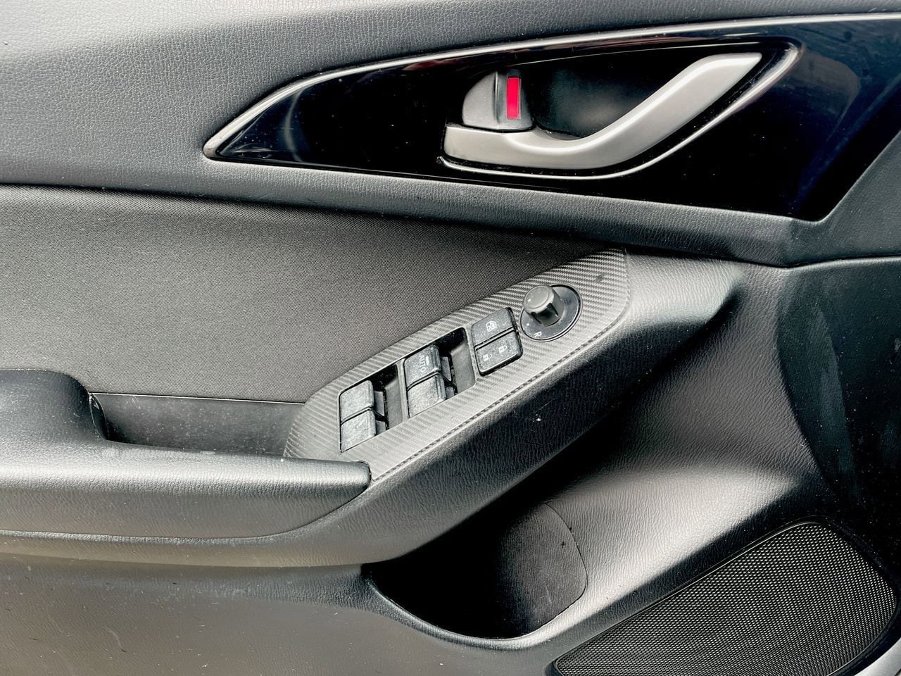 Thumbnail: 2016 Mazda Mazda3 - 29