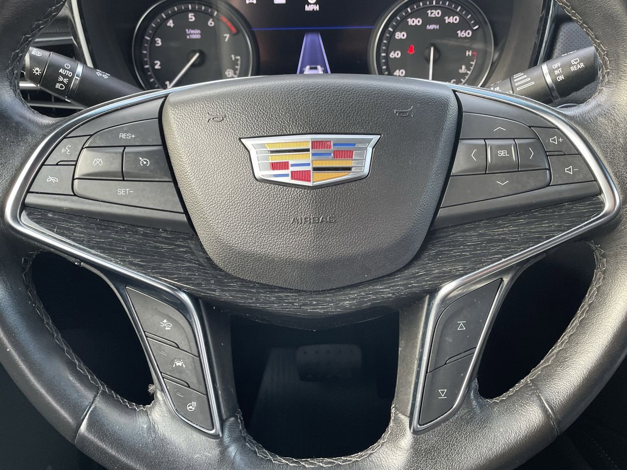 Thumbnail: 2023 Cadillac XT5 - 10