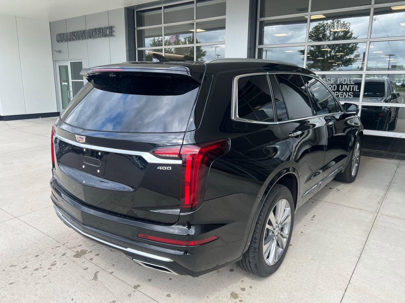 Thumbnail: 2023 Cadillac XT6 - 3