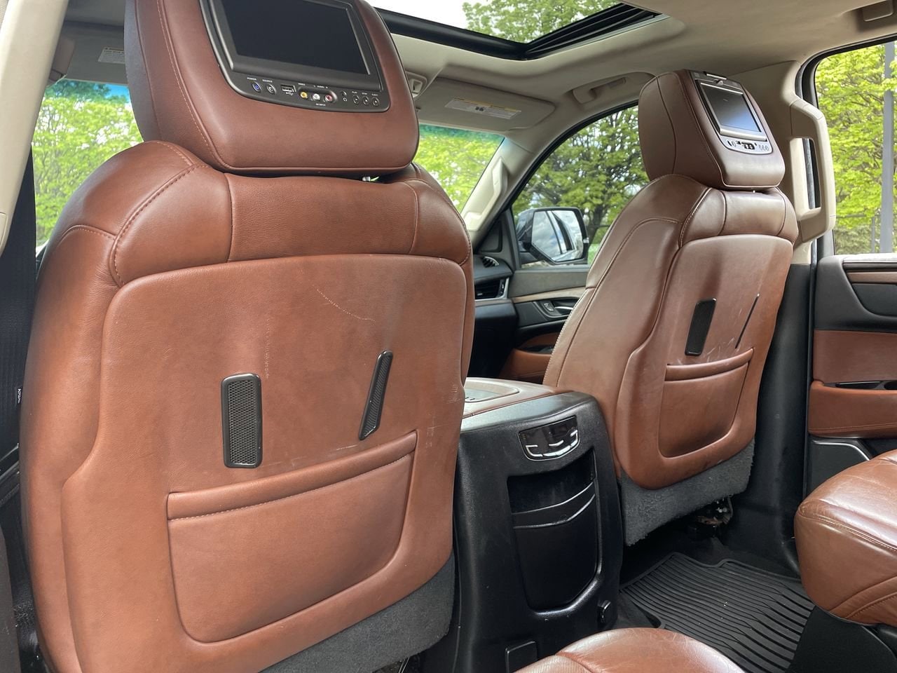 Thumbnail: 2016 Cadillac Escalade - 21