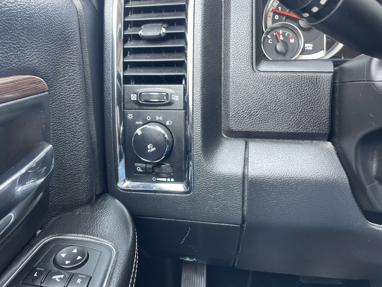 2013 RAM 1500 Laramie 31
