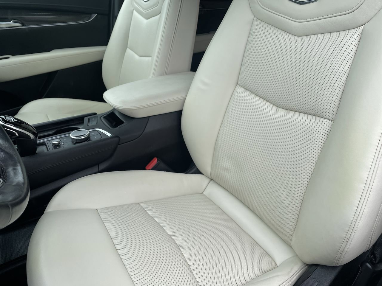 Thumbnail: 2022 Cadillac XT5 - 11