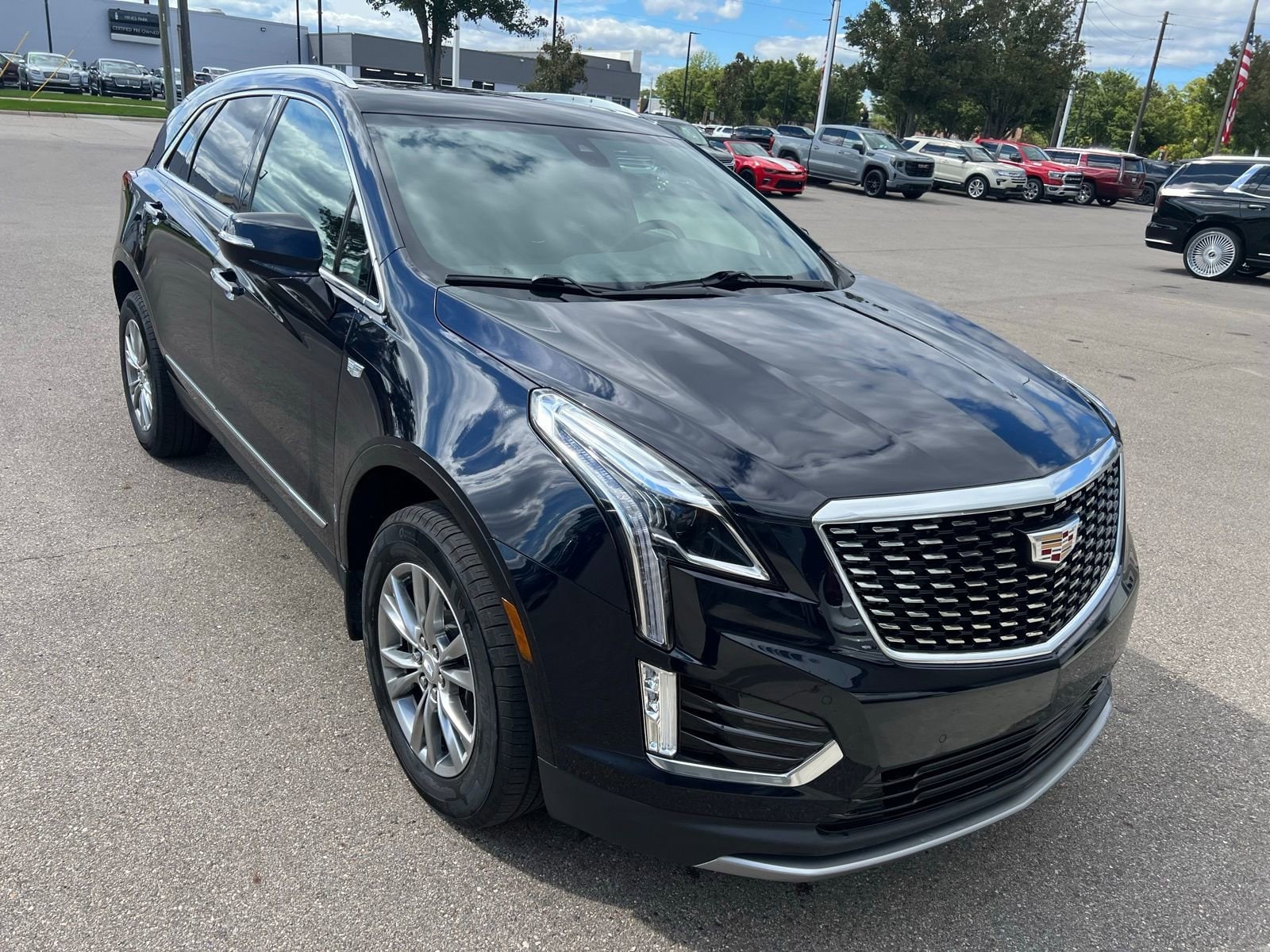 Thumbnail: 2022 Cadillac XT5 - 4