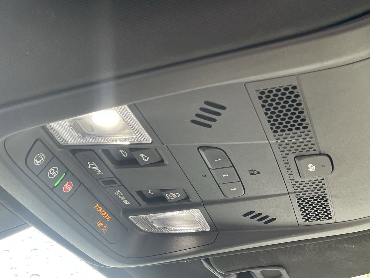 Thumbnail: 2022 Cadillac XT5 - 31