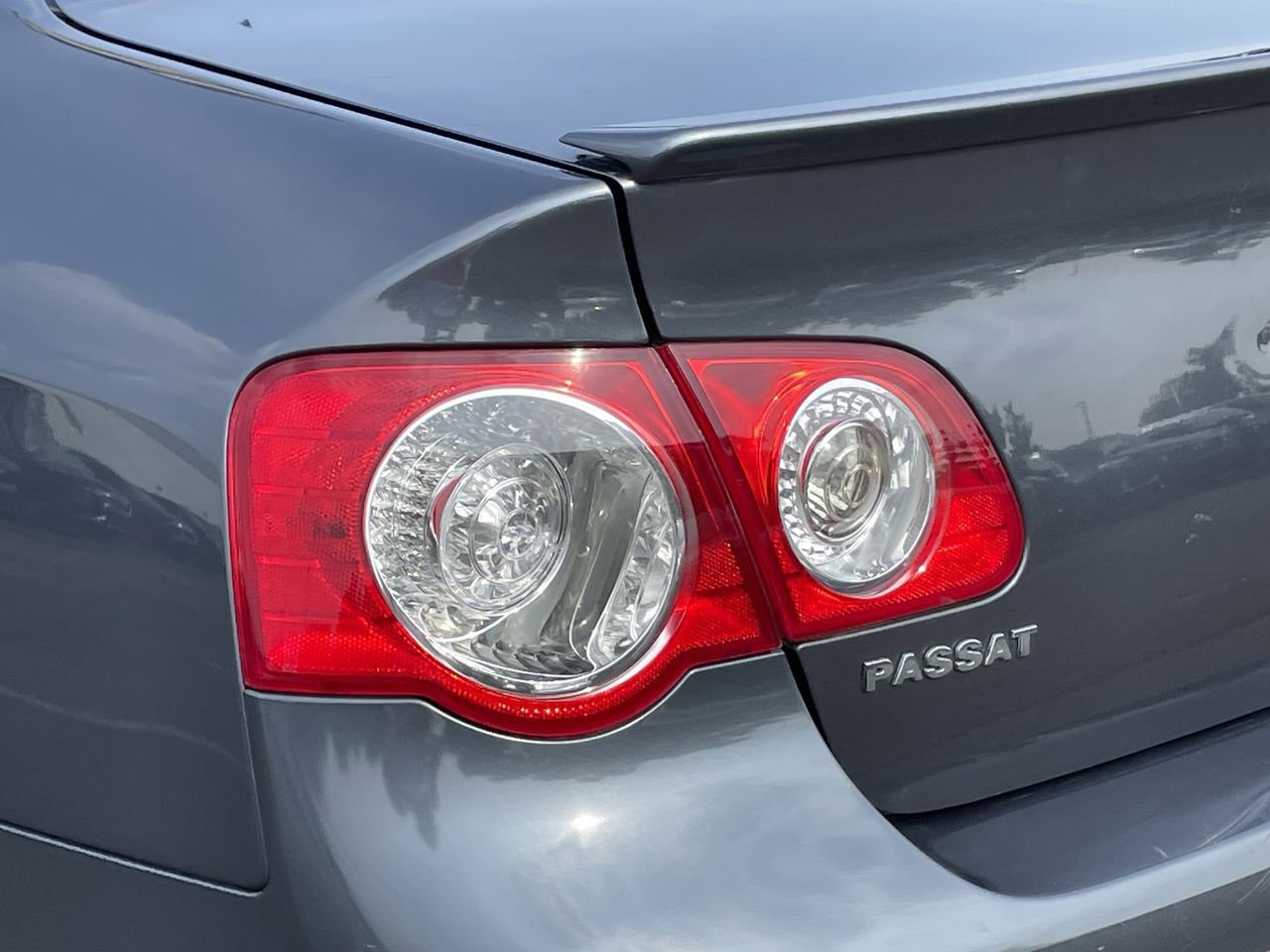 Thumbnail: 2010 Volkswagen Passat - 36