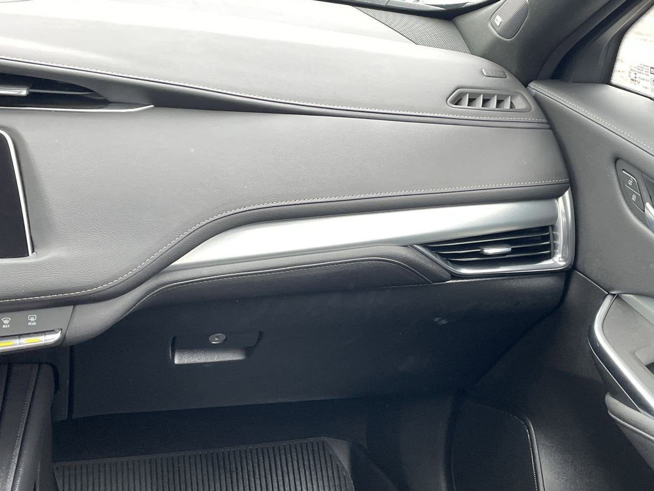 Thumbnail: 2023 Cadillac XT4 - 16