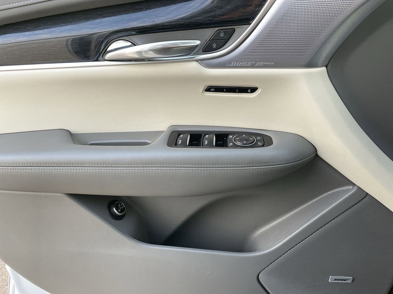 Thumbnail: 2024 Cadillac XT6 - 37