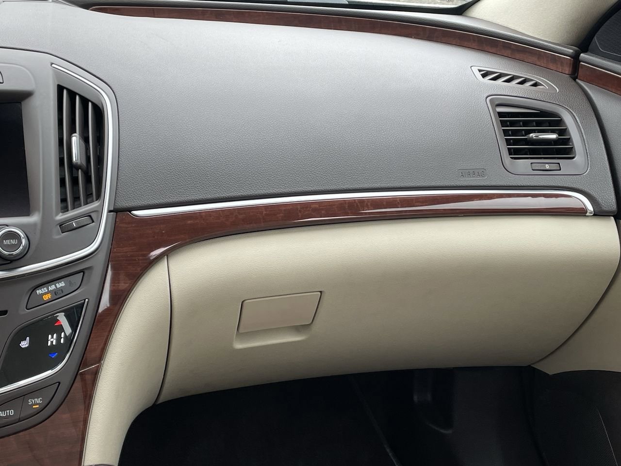 Thumbnail: 2014 Buick Regal - 16