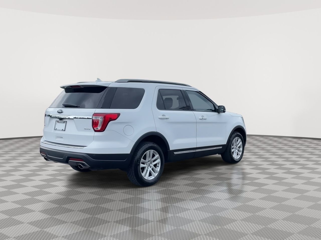 Thumbnail: 2018 Ford Explorer - 8