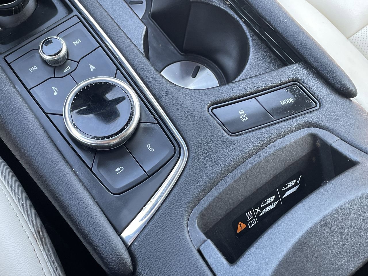 Thumbnail: 2023 Cadillac XT5 - 32