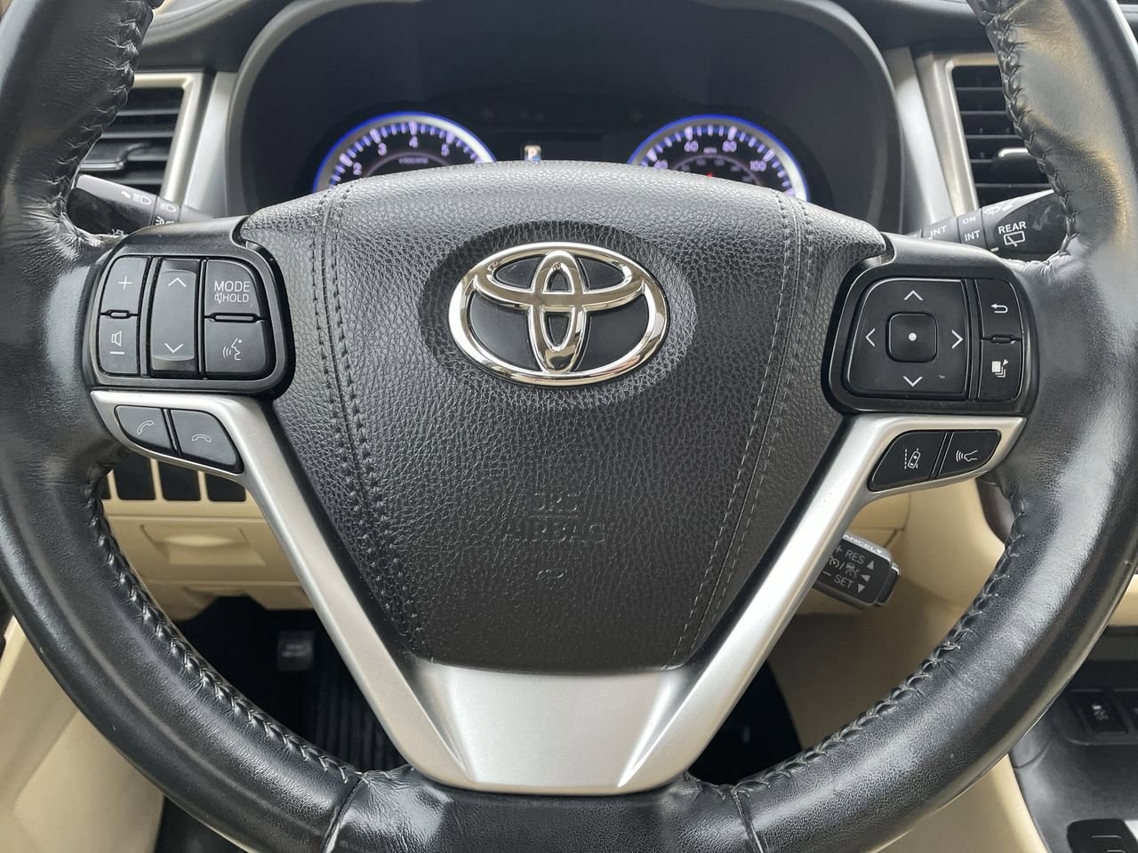 Thumbnail: 2019 Toyota Highlander - 10