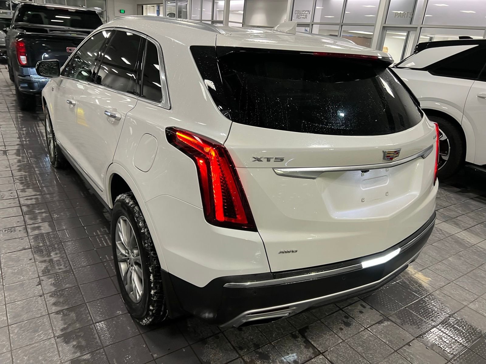 Thumbnail: 2023 Cadillac XT5 - 2