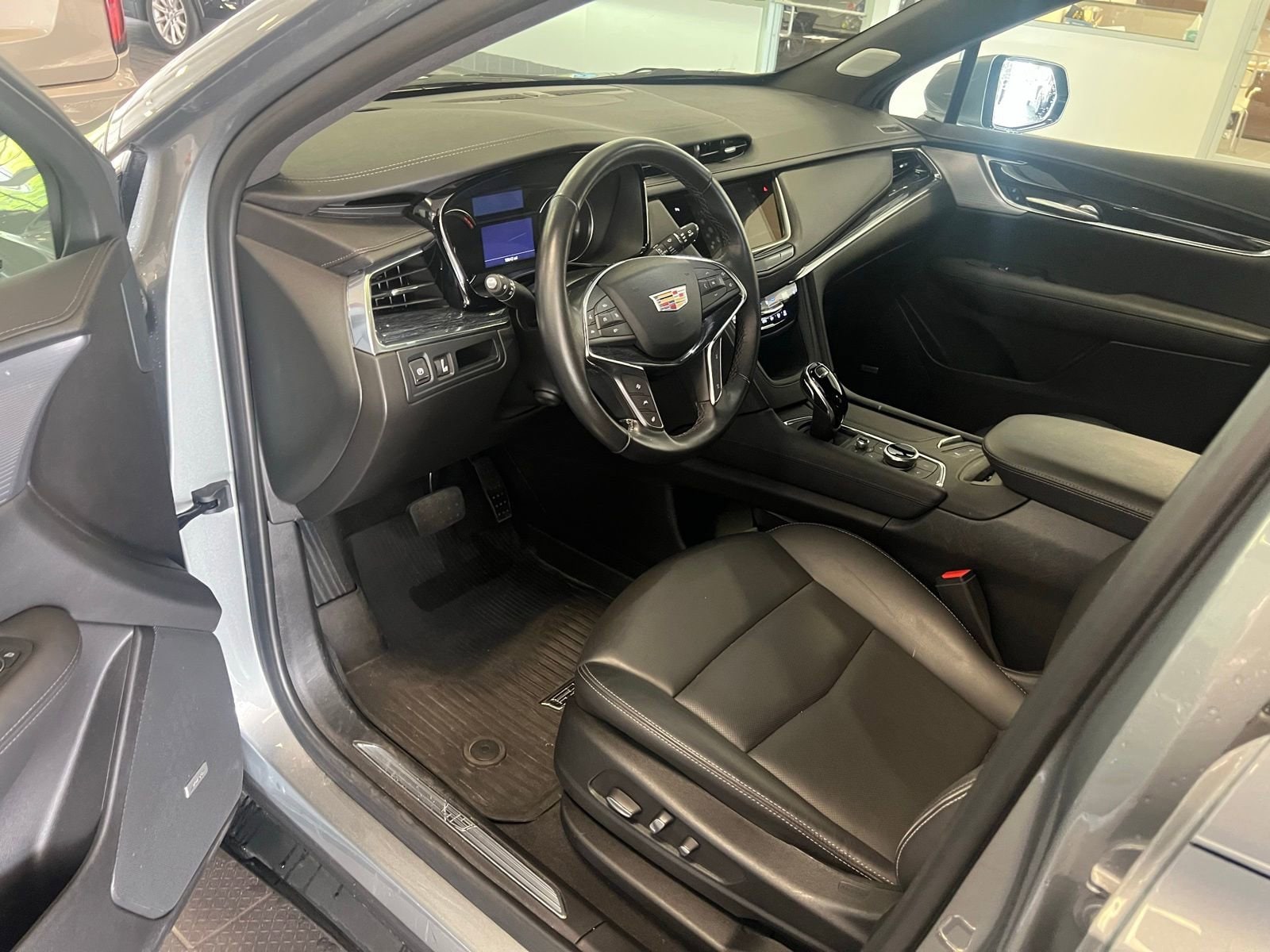 Thumbnail: 2023 Cadillac XT5 - 5