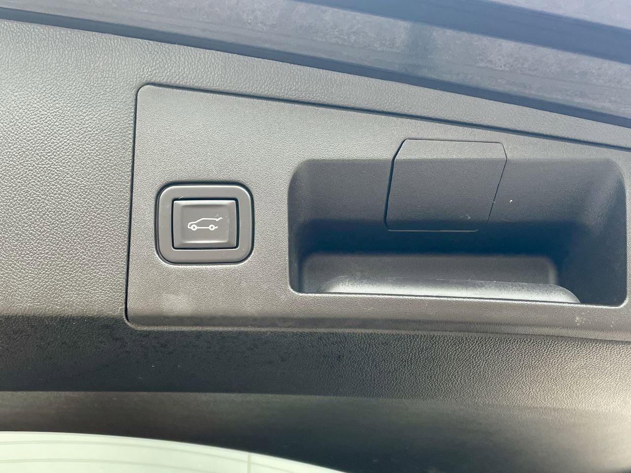 Thumbnail: 2023 Cadillac XT5 - 18