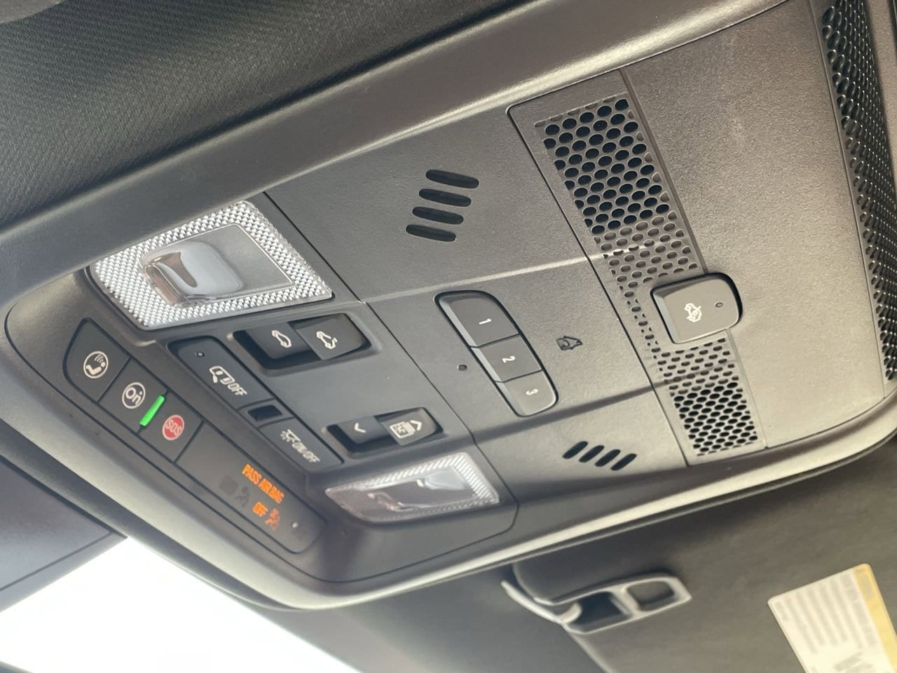 Thumbnail: 2023 Cadillac XT5 - 32
