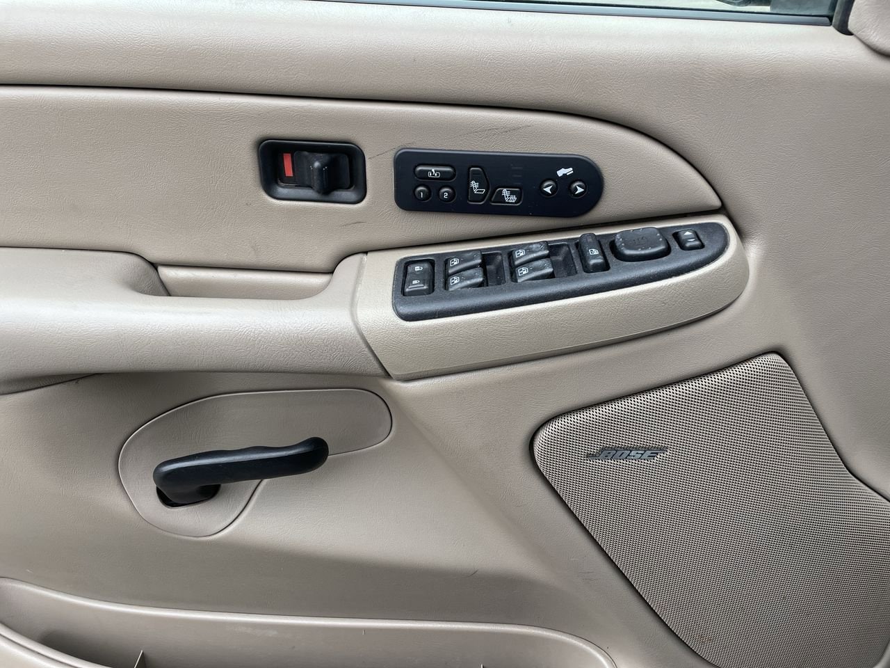 Thumbnail: 2005 Chevrolet Suburban - 32