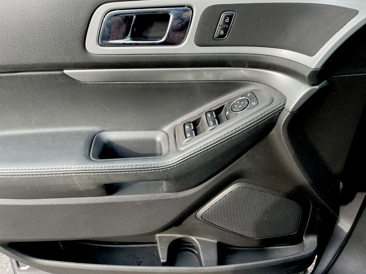 Thumbnail: 2014 Ford Explorer - 31