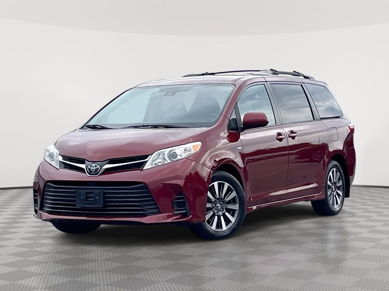 Thumbnail: 2019 Toyota Sienna - 1