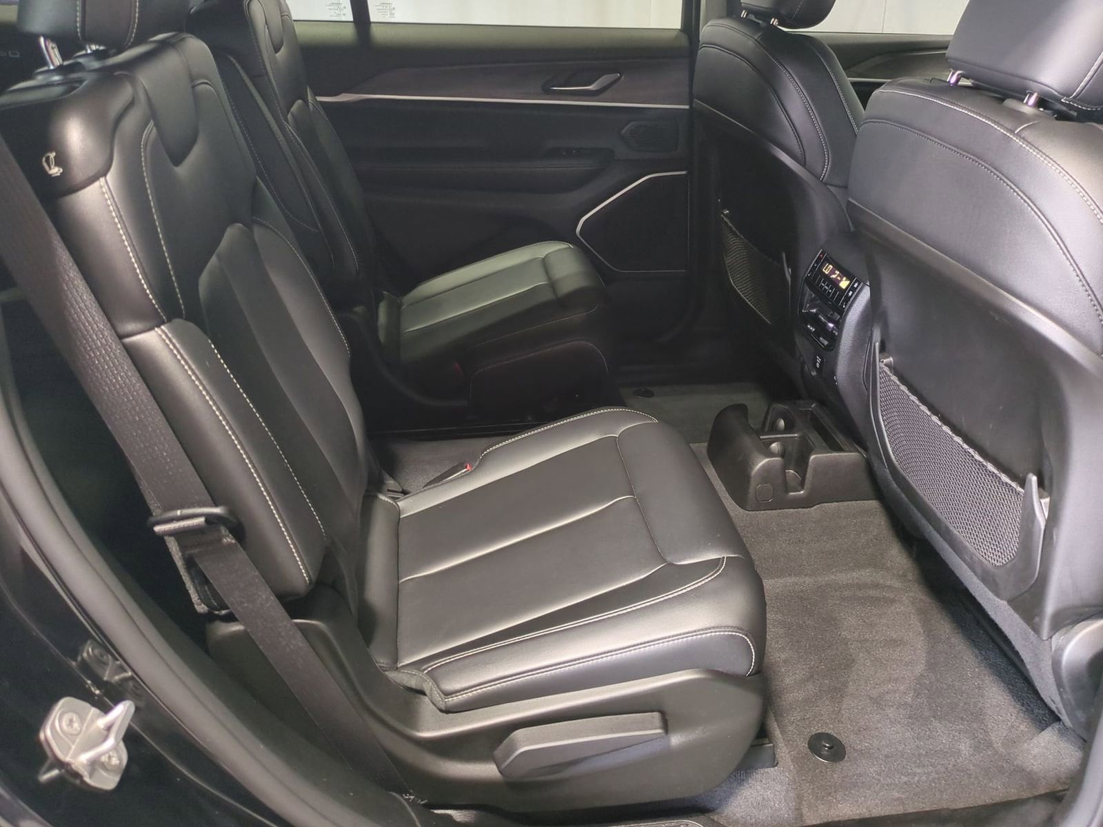 Thumbnail: 2022 Jeep Grand Cherokee L - 18